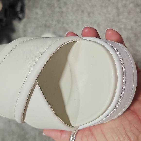 UGG cris cross slides - Picture 9 of 11